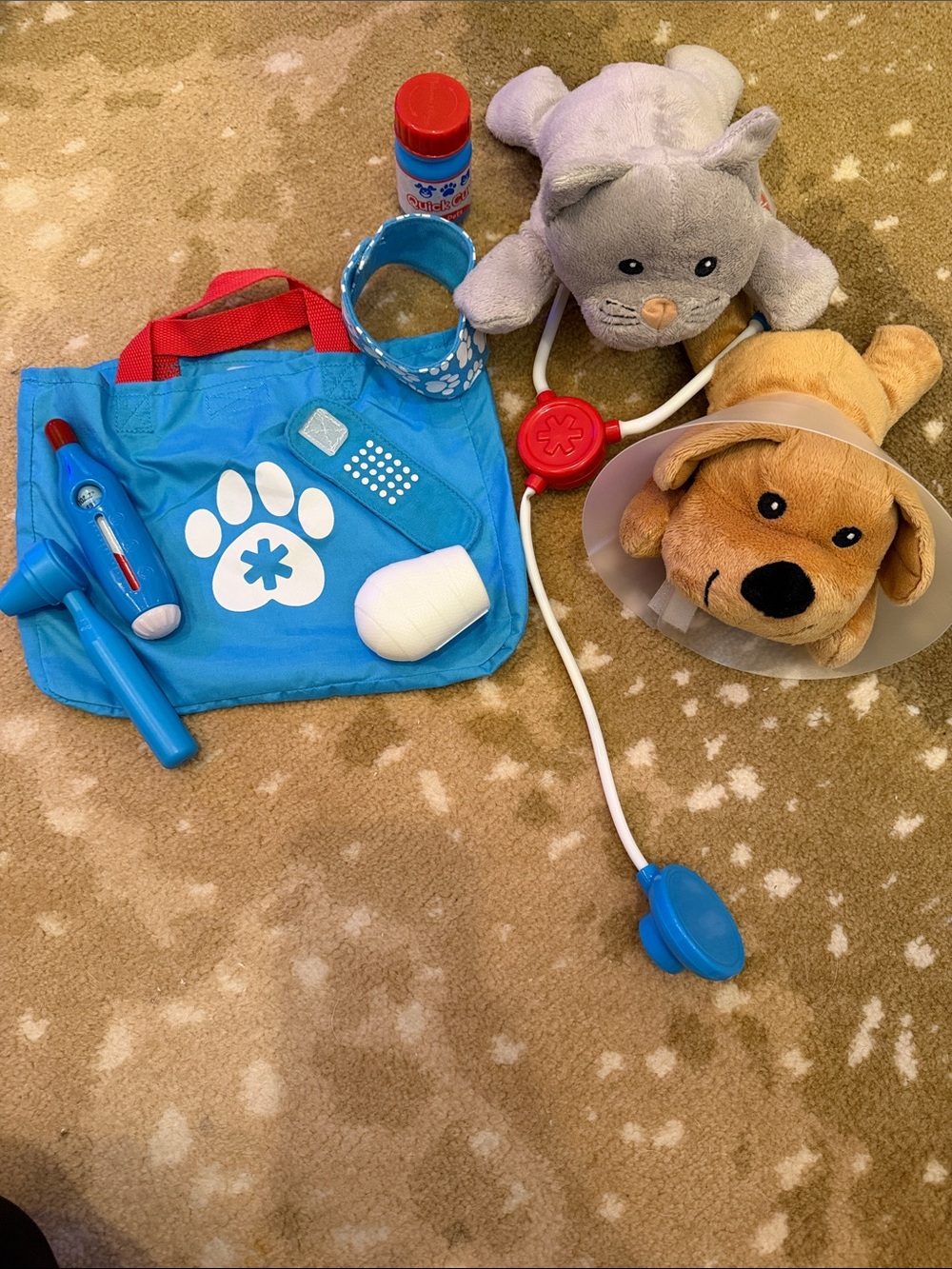 Melissa & Doug play vet + groom and feed playset, GUC, cat and dog incl!